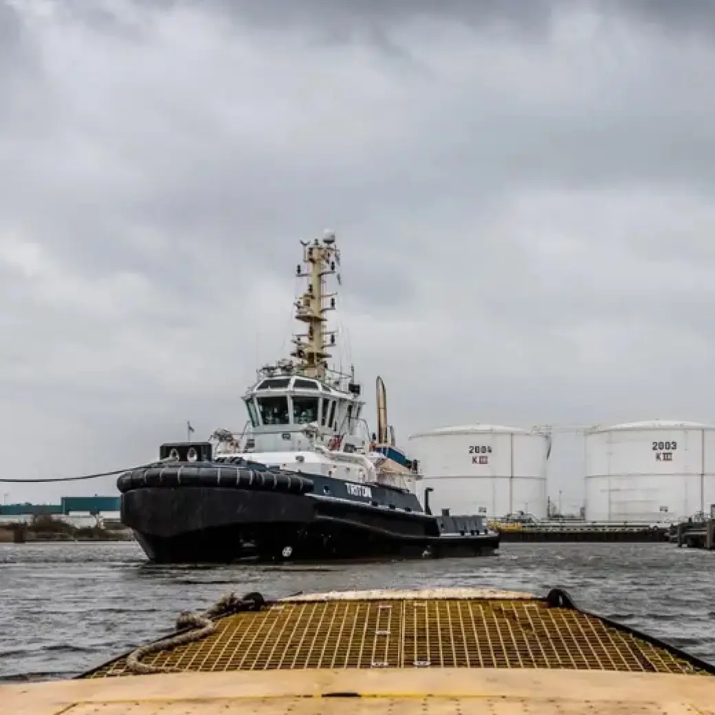 Harbor cruise L4