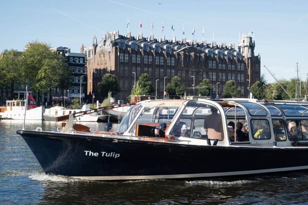 small boat cruise amsterdam