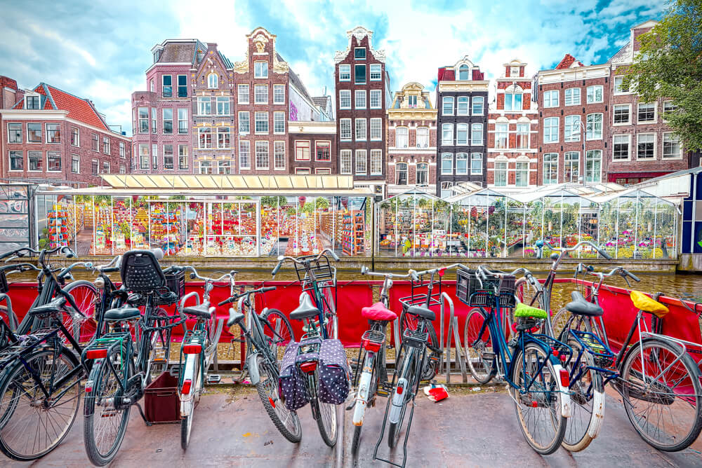 visit the flower market neerby begijnhof