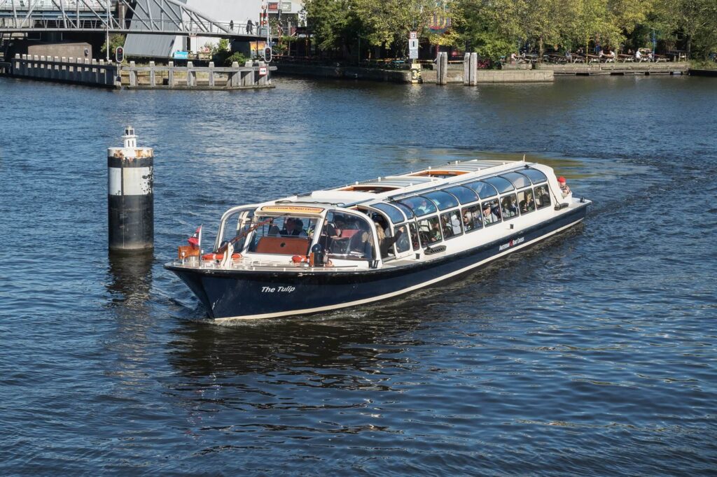 what to look for if you are planning a small boat trip