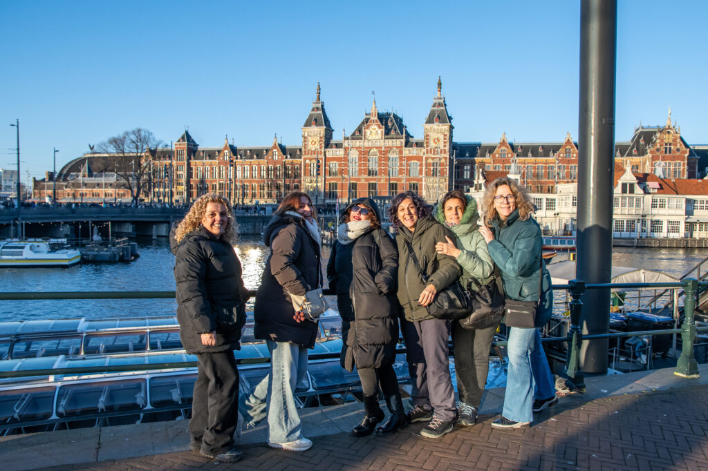 what are the best things to do in amsterdam today