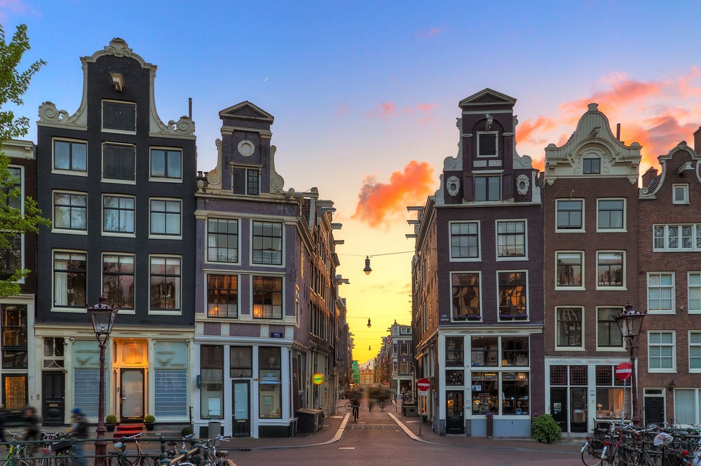 which neighborhoods should you explore in amsterdam