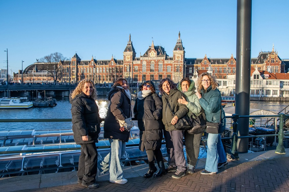 what are the best group acitivities in amsterdam