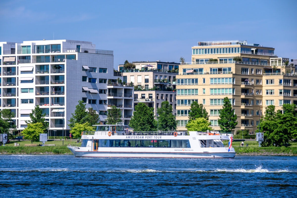 amsterdam boat cruises skyline